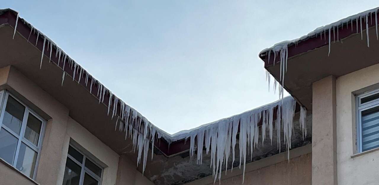 Sibirya soğukları bir ilimizde dışarıya çıkanın kaş ve kirpiklerini dondurdu 6